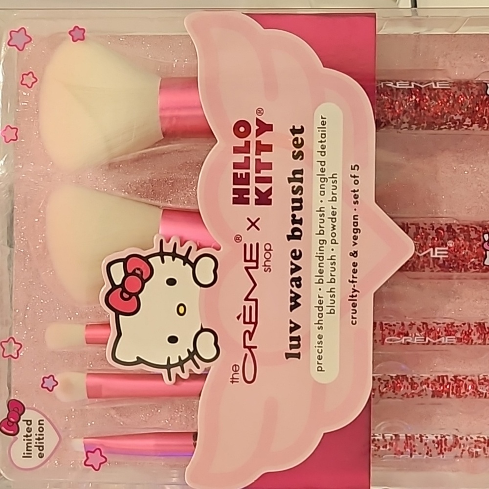 The crème hello kitty luv wave brush set of 5